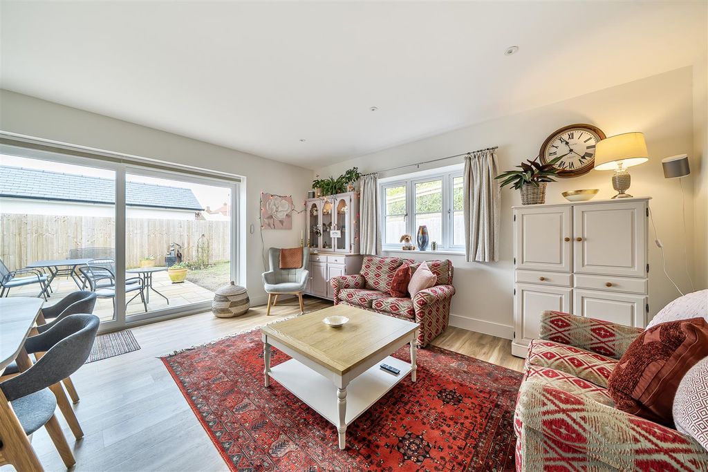 Property photo 3 of 22 1422509-16-69A821F6ee285.Jpg