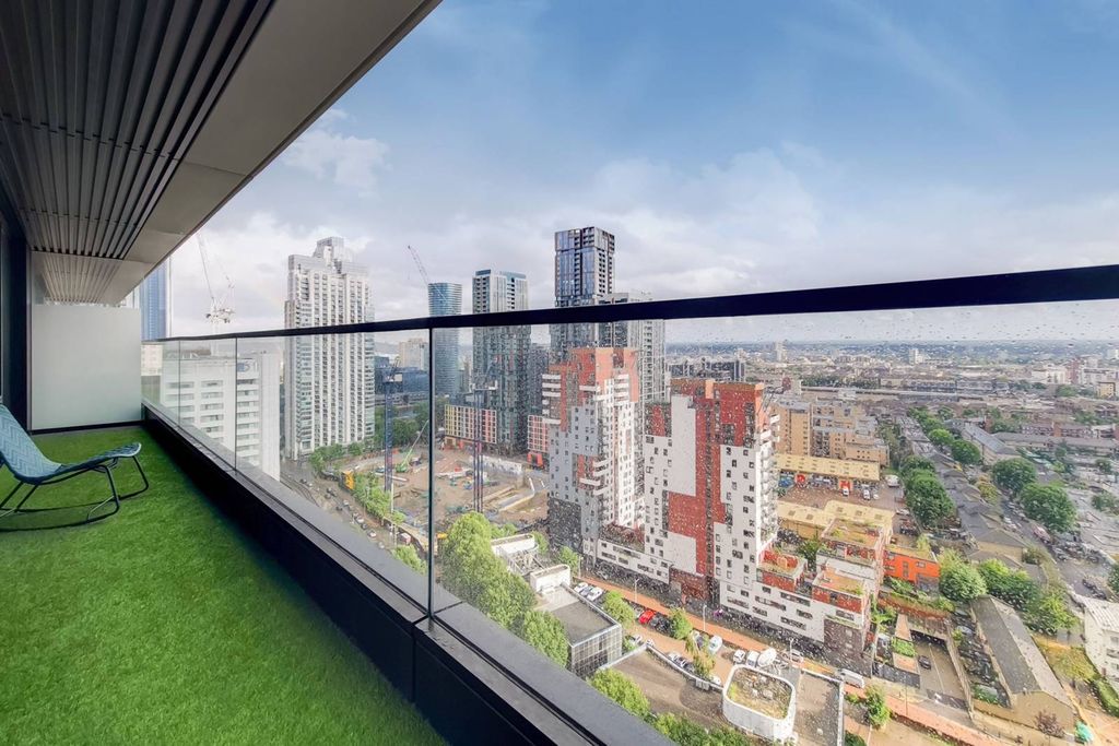 Property photo 2 of 23