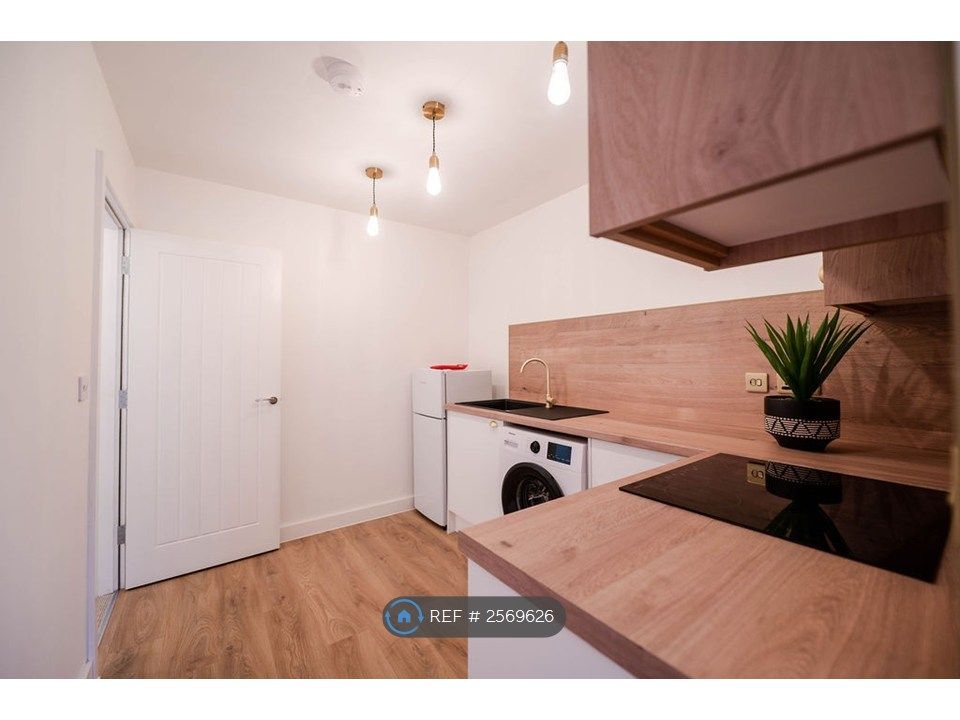 Property photo 2 of 8 Kitchen