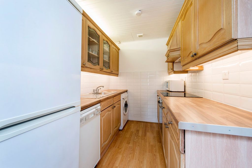 Property photo 2 of 10 Kitchen