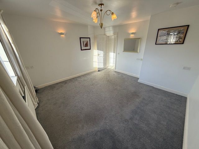 Property photo 3 of 13 Lounge