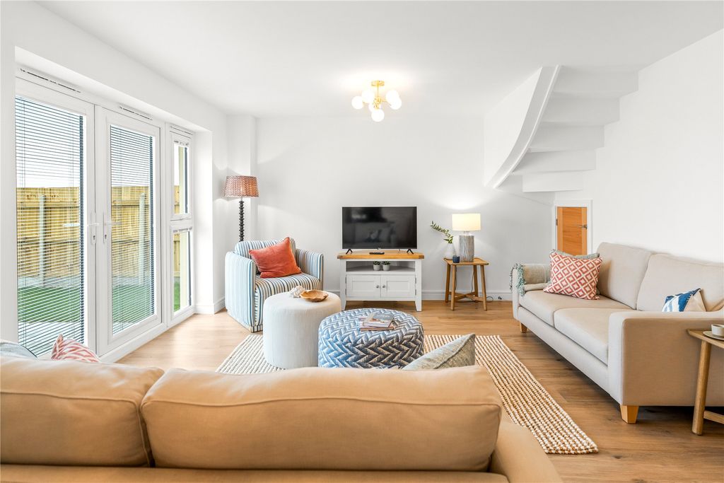 Property photo 3 of 9 Show Home Ex