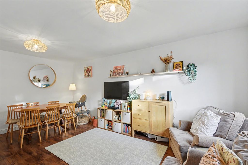 Property photo 3 of 22 Lounge Diner_2.Jpeg