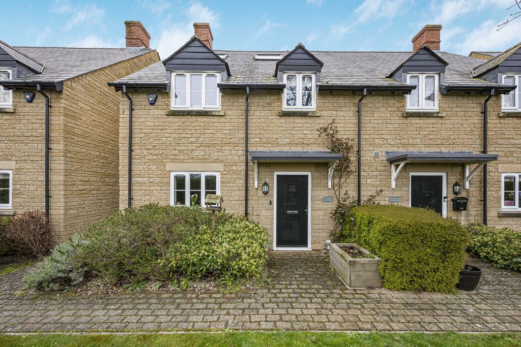 Property photo 1 of 32