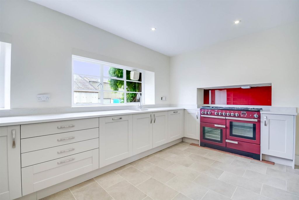 Property photo 3 of 18 Kitchen 2.Jpg