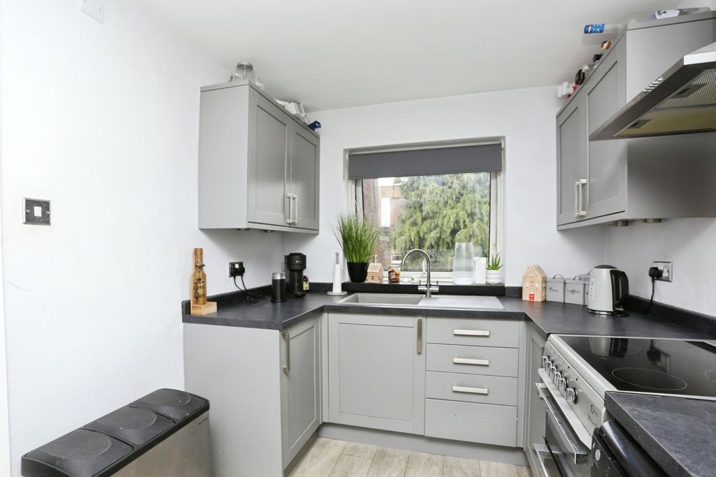 Property photo 2 of 17 Kitchen