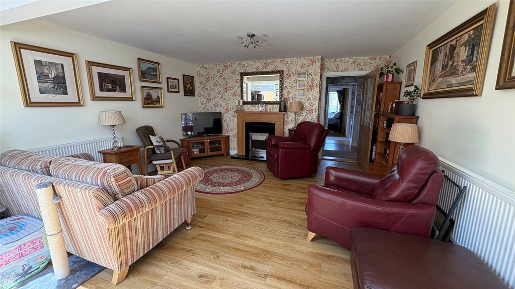 Property photo 2 of 15 Picture No. 16