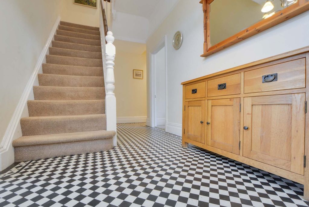 Property photo 2 of 29