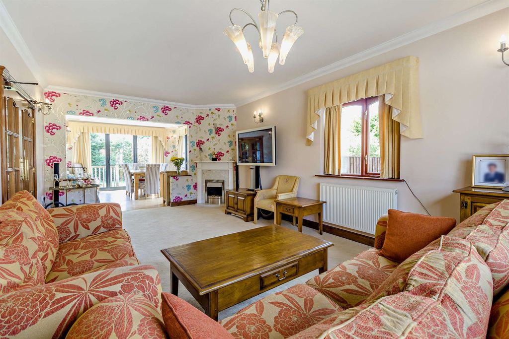 Property photo 2 of 26