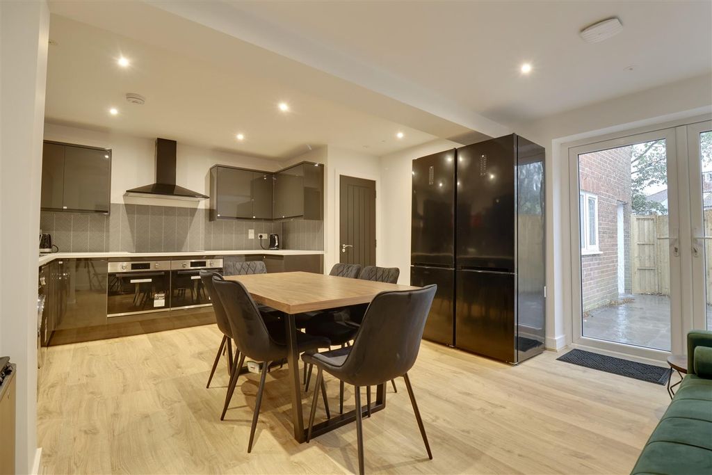 Property photo 3 of 9 8Efb9807-C615-466C-A6B5-37Cf8E8Aef6F_1_201_A.Jpeg