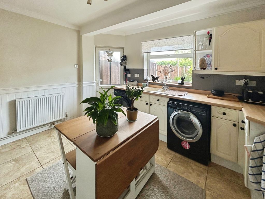 Property photo 3 of 16 Kitchen