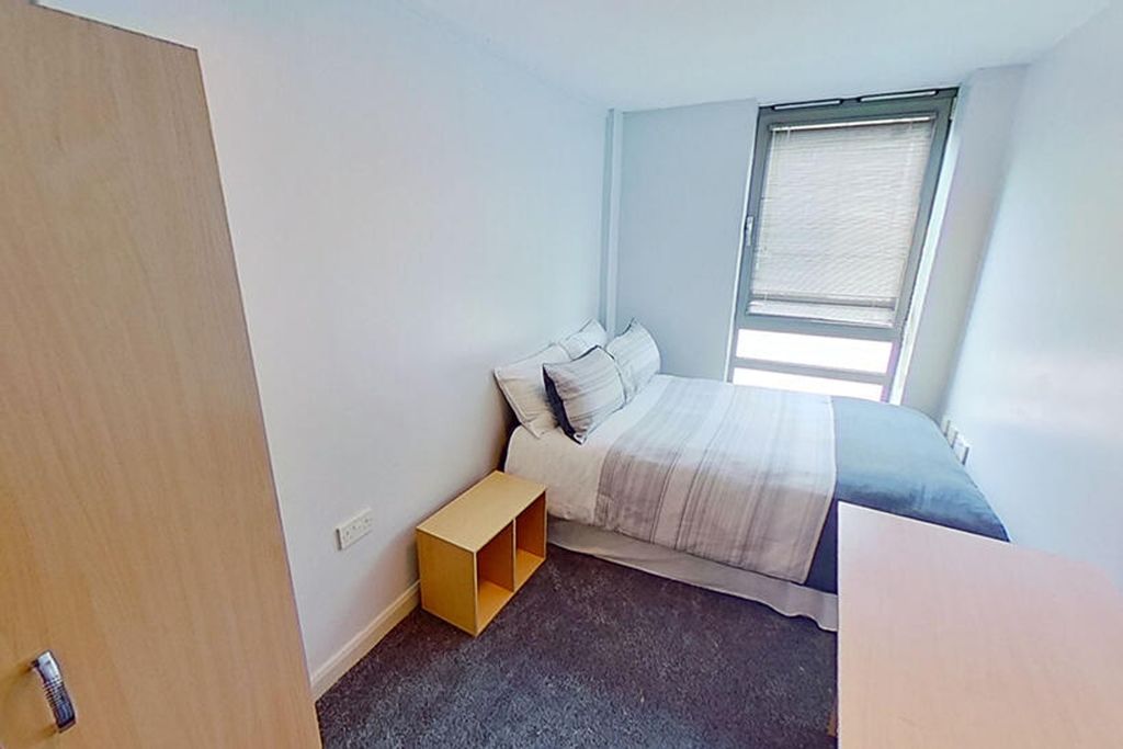 Property photo 3 of 7 This Inviting Double Bedroom Features Ample Natura...