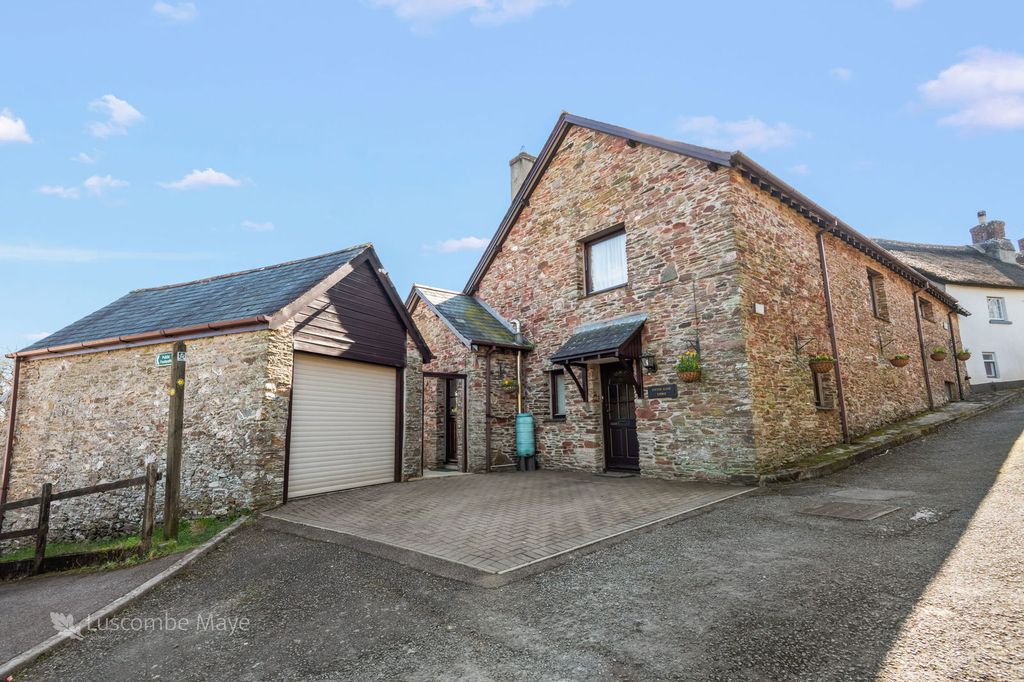 Property photo 2 of 18