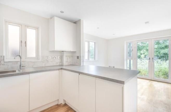 Property photo 2 of 10 Kitchen