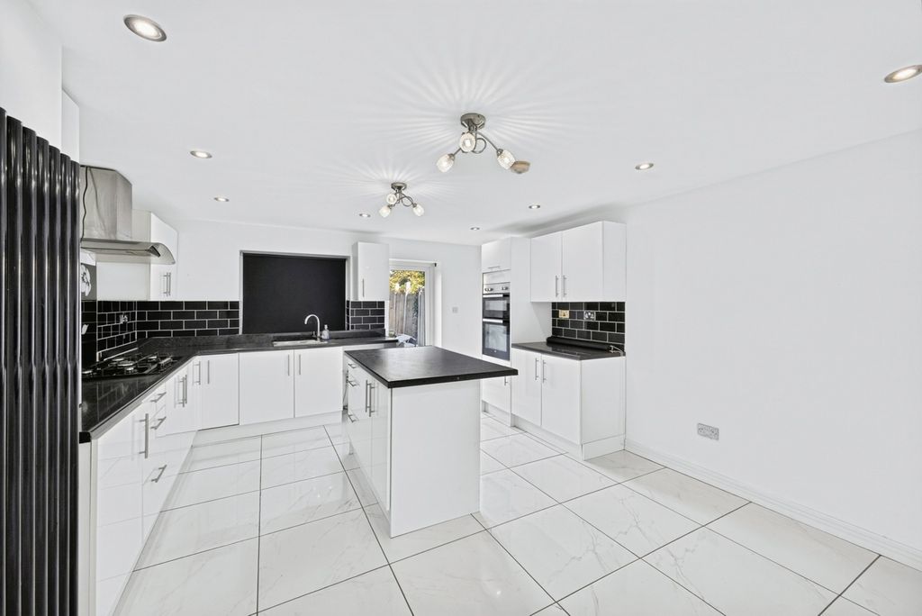 Property photo 2 of 18 Pbox-Img.Jpg