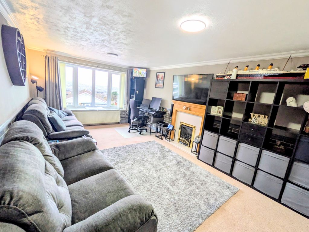 Property photo 3 of 33 1000037141