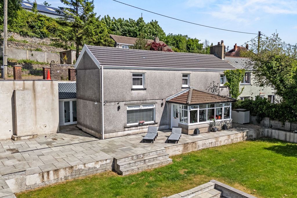 Property photo 1 of 31