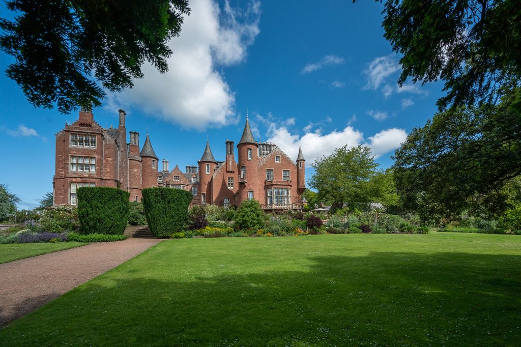 Property photo 2 of 34 Gallery