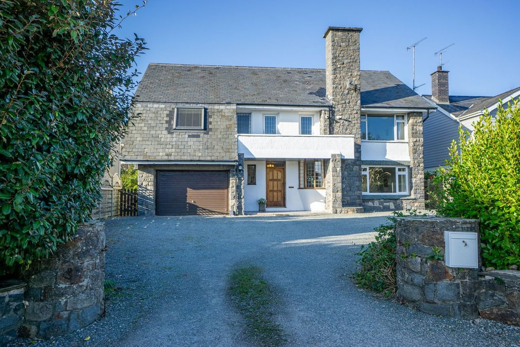 Property photo 1 of 35