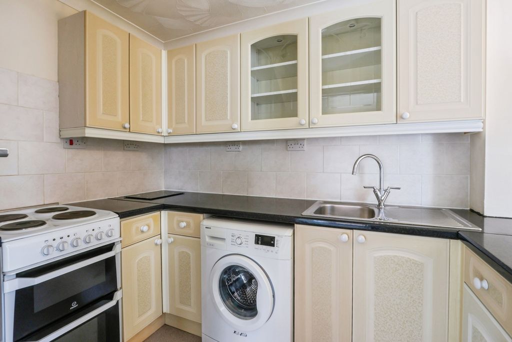 Property photo 2 of 15 Kitchen