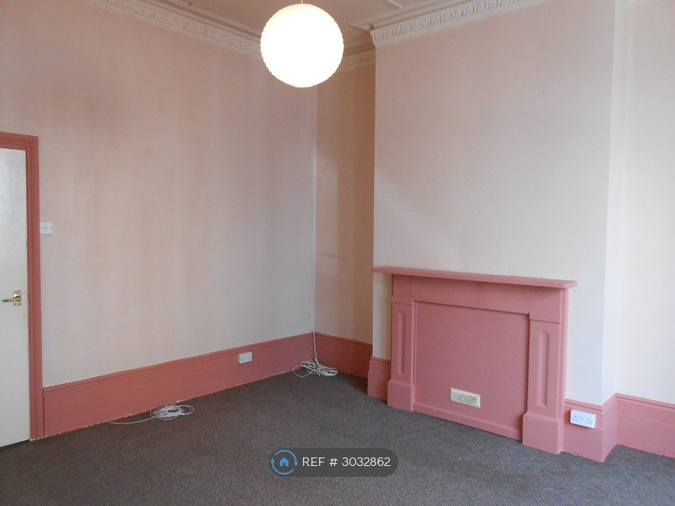 Property photo 2 of 15 Living Room (Different View)