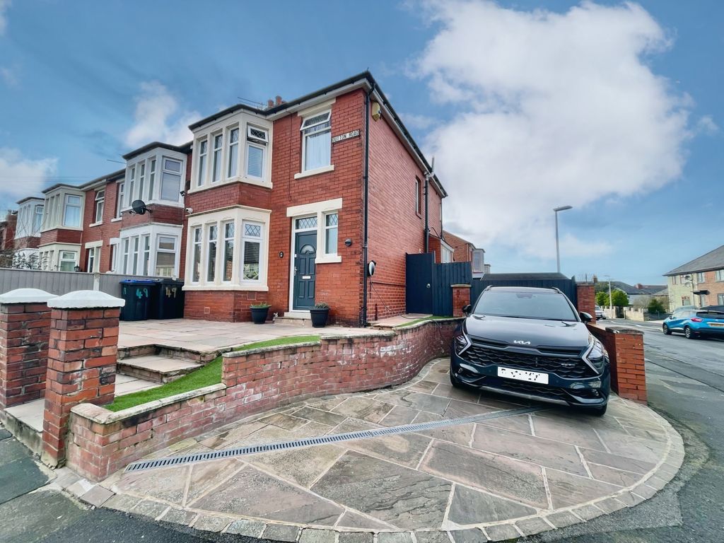 Property photo 1 of 22