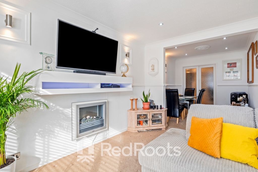 Property photo 3 of 28 4572013