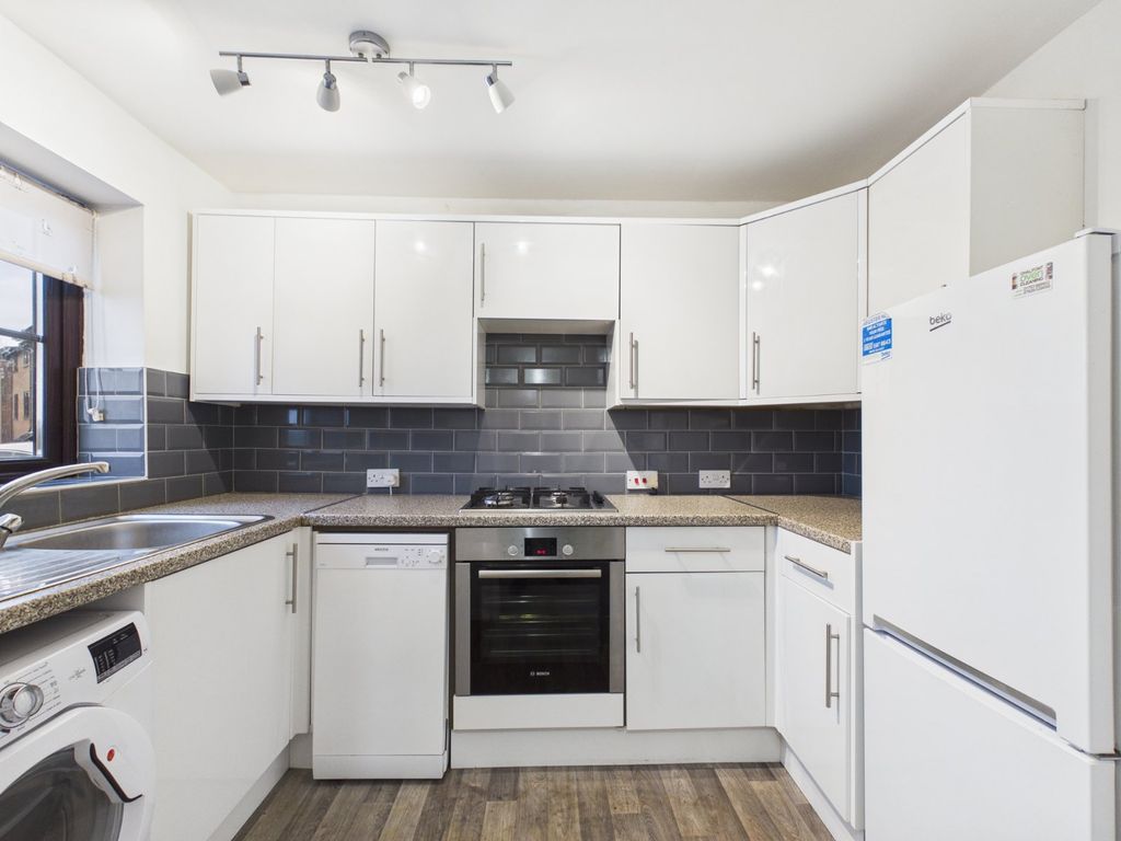 Property photo 2 of 9 Kitchen