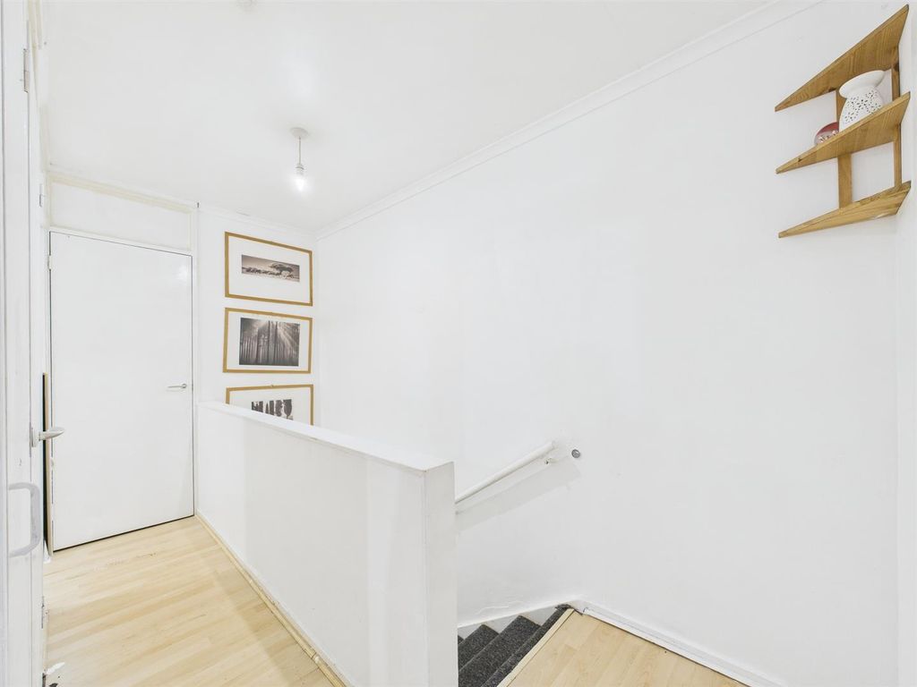 Property photo 3 of 11 Cam01358G0-Pr0207-Still005.Jpg