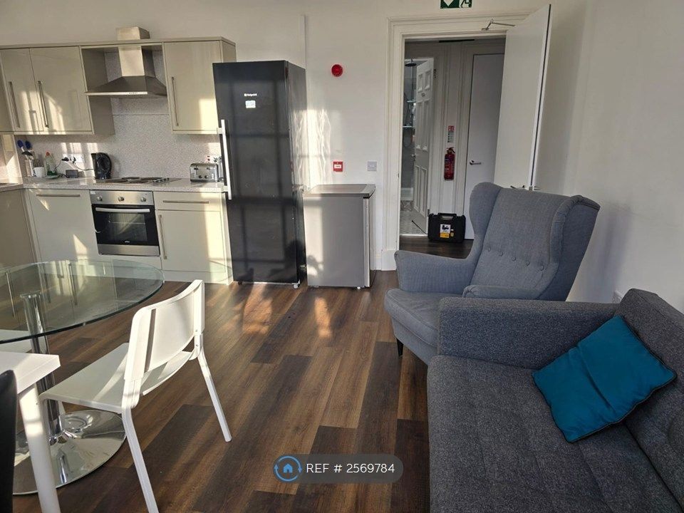 Property photo 1 of 15 Open Livingroom Kitchen
