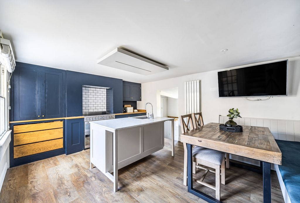 Property photo 3 of 15 Kitchen Dining Room