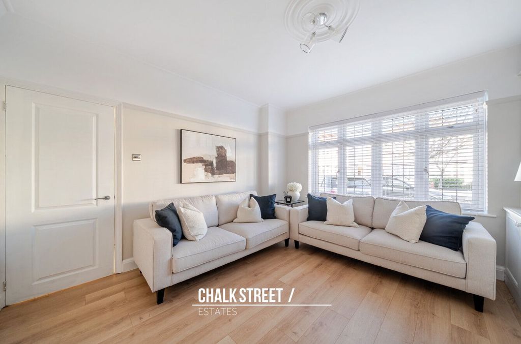 Property photo 3 of 23