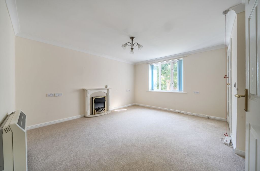 Property photo 3 of 14 Sitting Room