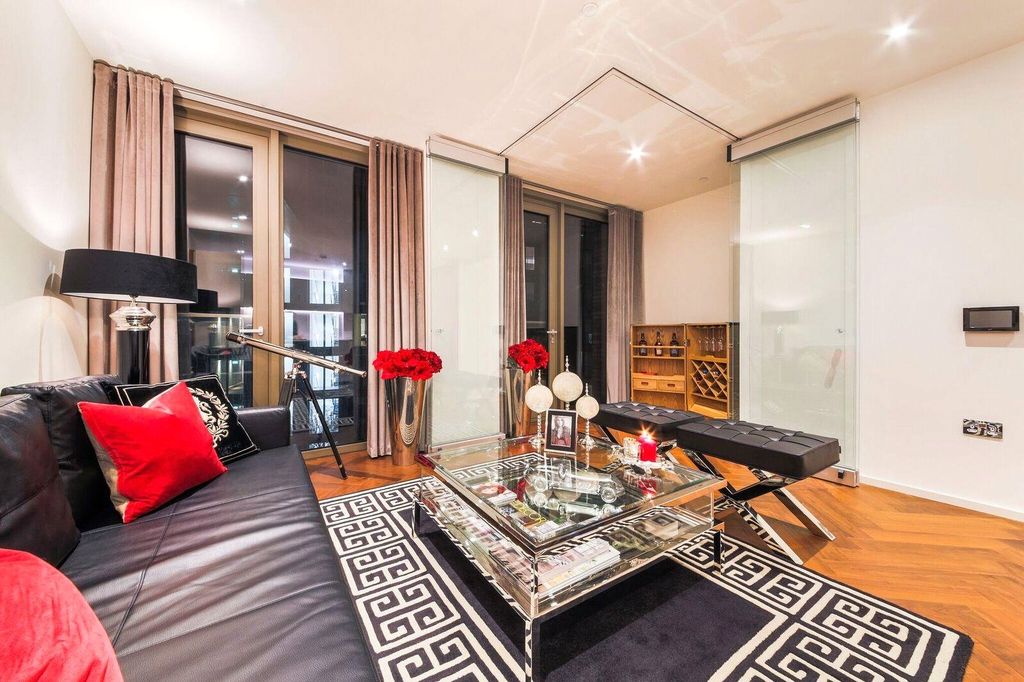 Property photo 1 of 9 Reception