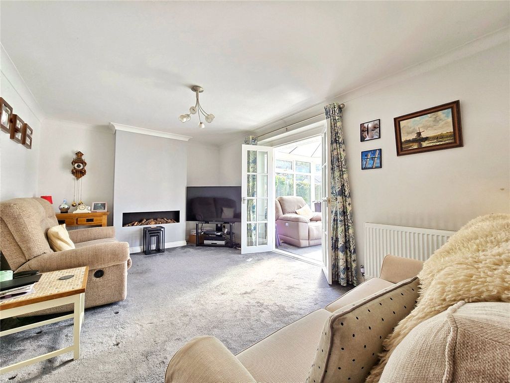 Property photo 2 of 16 Lounge