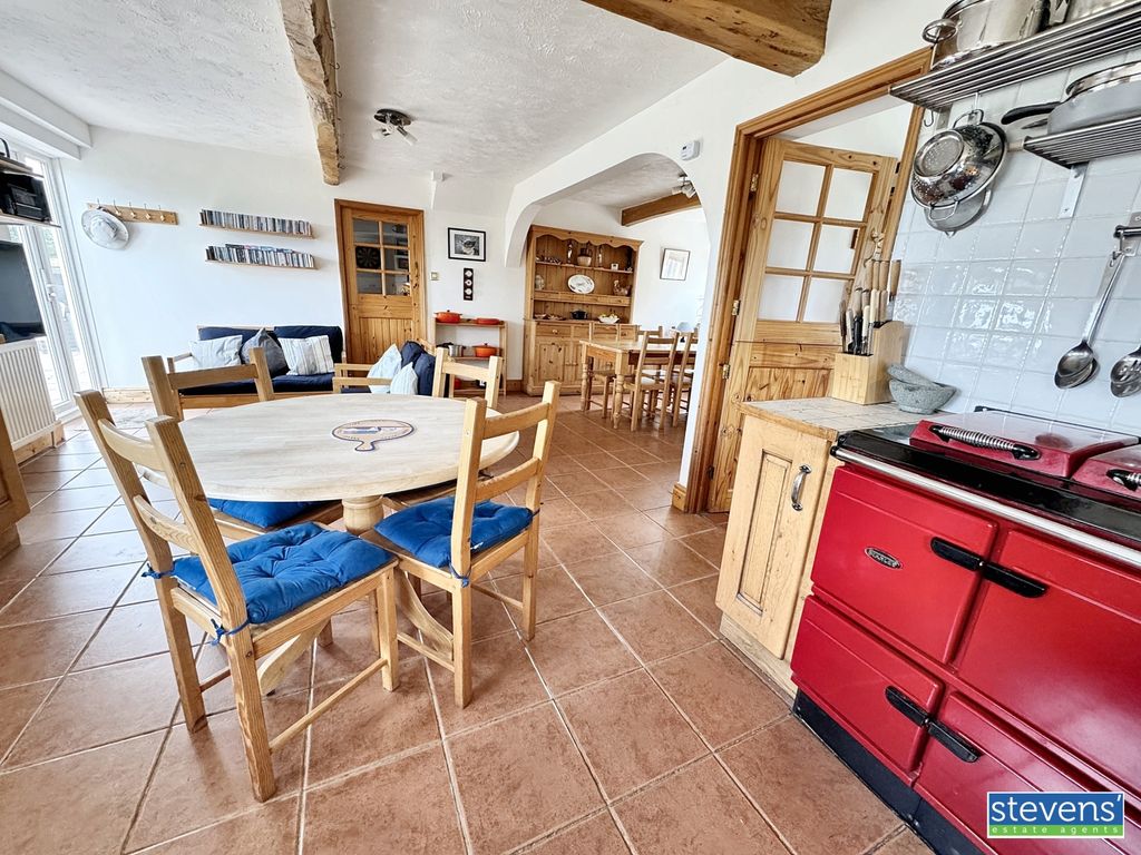 Property photo 3 of 32 Image00015