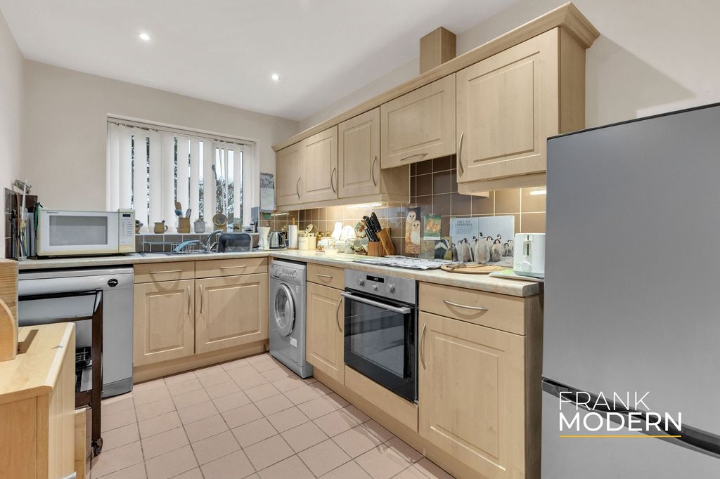 Property photo 3 of 25 Kitchen