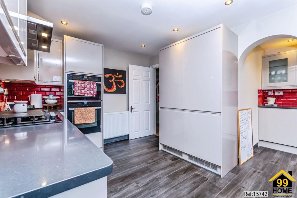 Property photo 3 of 20 Photo 2