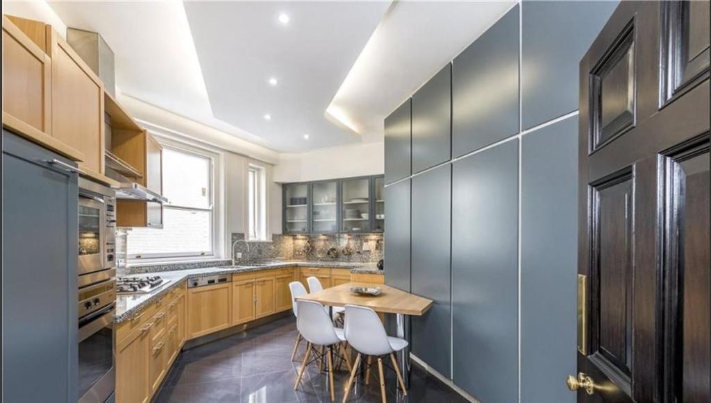 Property photo 3 of 12 Kitchen