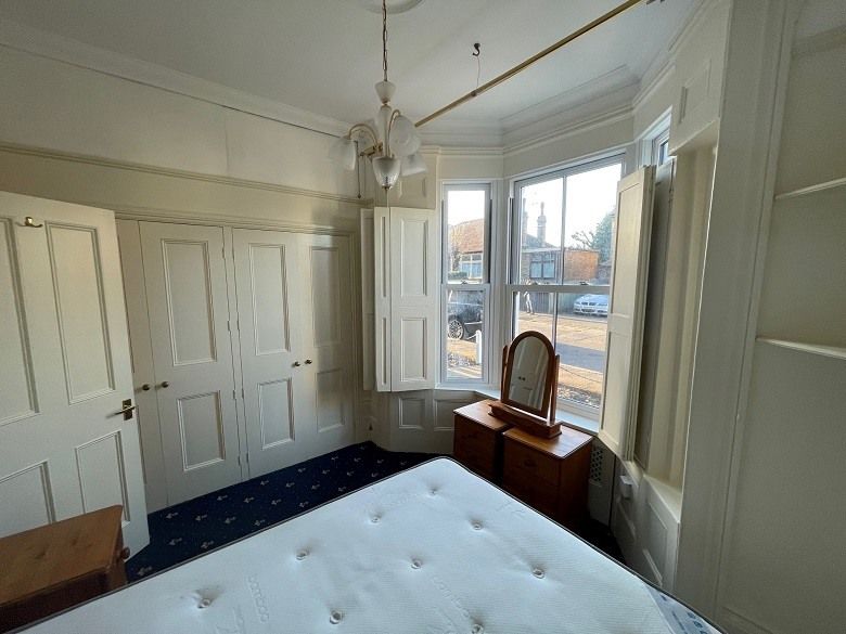 Property photo 2 of 7 Bed 1