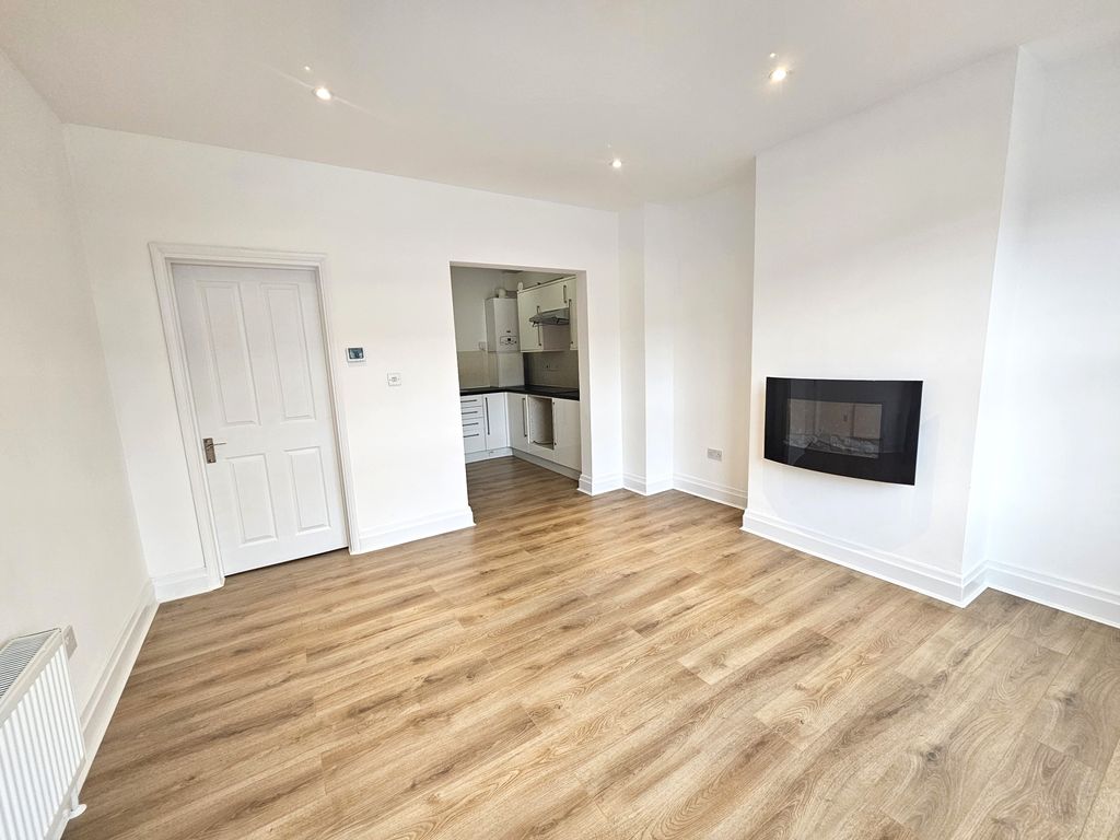 Property photo 2 of 10 Lounge