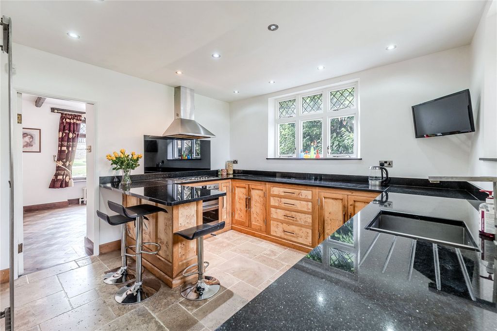 Property photo 3 of 22 Breakfast Kitchen