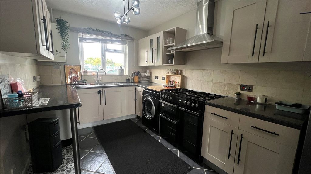 Property photo 2 of 21 Picture No. 09