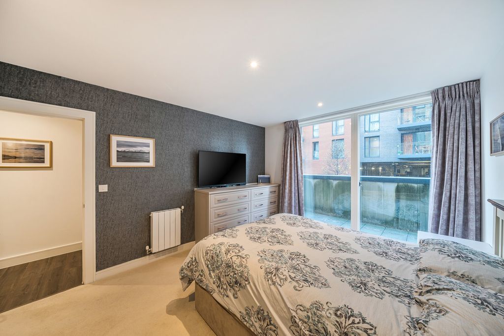 Property photo 3 of 16 Bedroom