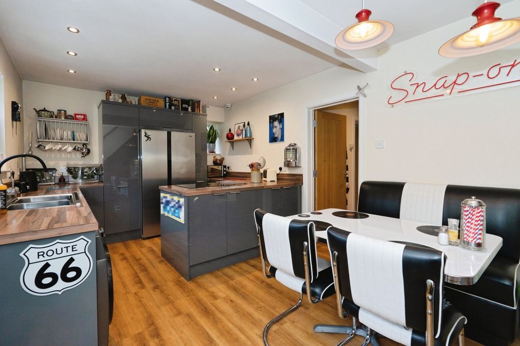 Additional image 6 of 3 bed bungalow for saleForest Road, Liss, Hampshire GU33