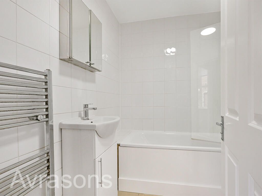 Property photo 3 of 10 Bathroom