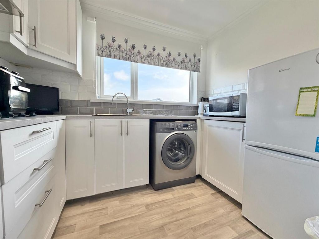 Property photo 2 of 16 Kitchen