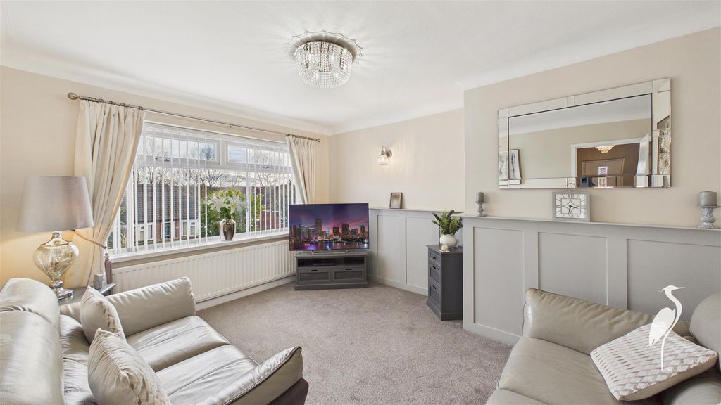 Property photo 2 of 28 Lounge