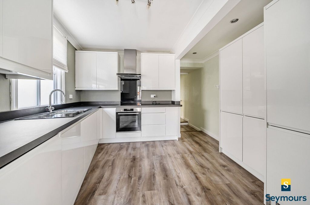 Property photo 3 of 15 Kitchen
