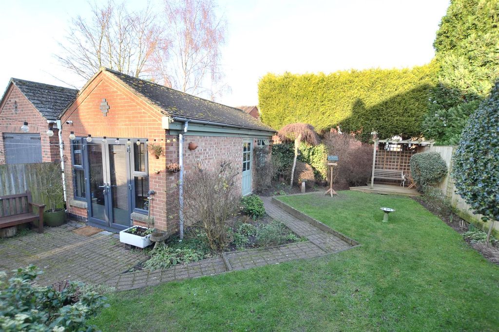 Property photo 2 of 28 Rear Garden